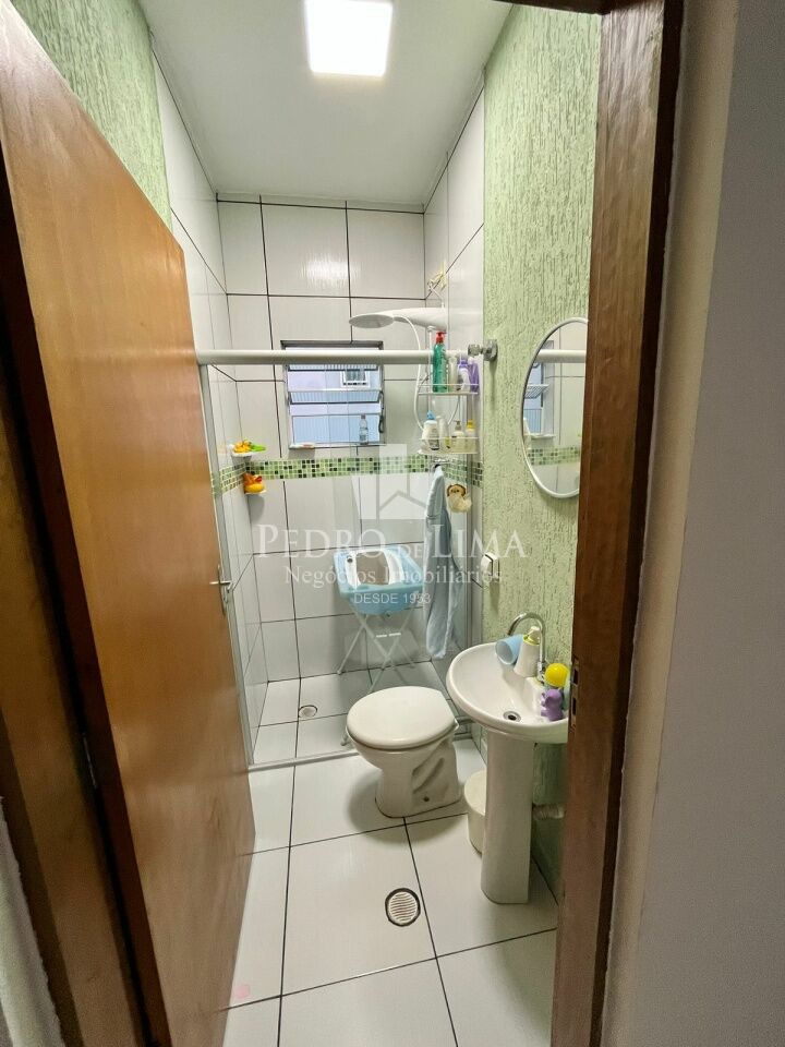Sobrado 3 dormitórios e 4 vagas de excelente acabamento com aquecimento solar na Vila Jacui 