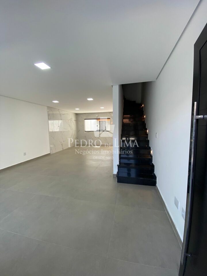 imagem do imovel Sobrado Frontal de 3 dormitórios, sendo um deles suíte e 2  vagas na vila Jacuí ref: PE43983