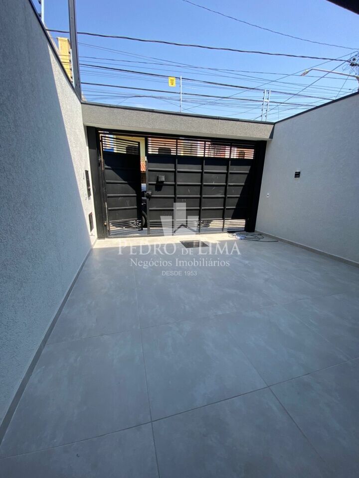 Sobrado Frontal de 3 dormitórios, sendo um deles suíte e 2 vagas na vila Jacuí