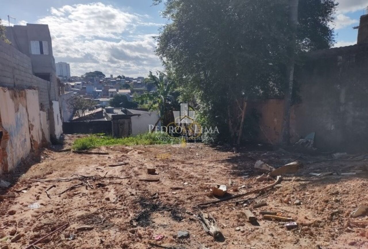 imagem do imovel Terrenocom 370 m², sendo 10 x 37 no Bairro Limoeiro - Vila Jacui ref: PE44005