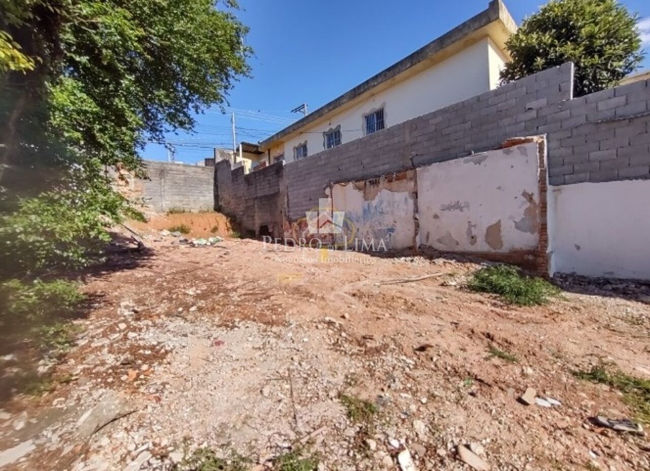 Terrenocom 370 m², sendo 10 x 37 no Bairro Limoeiro - Vila Jacui