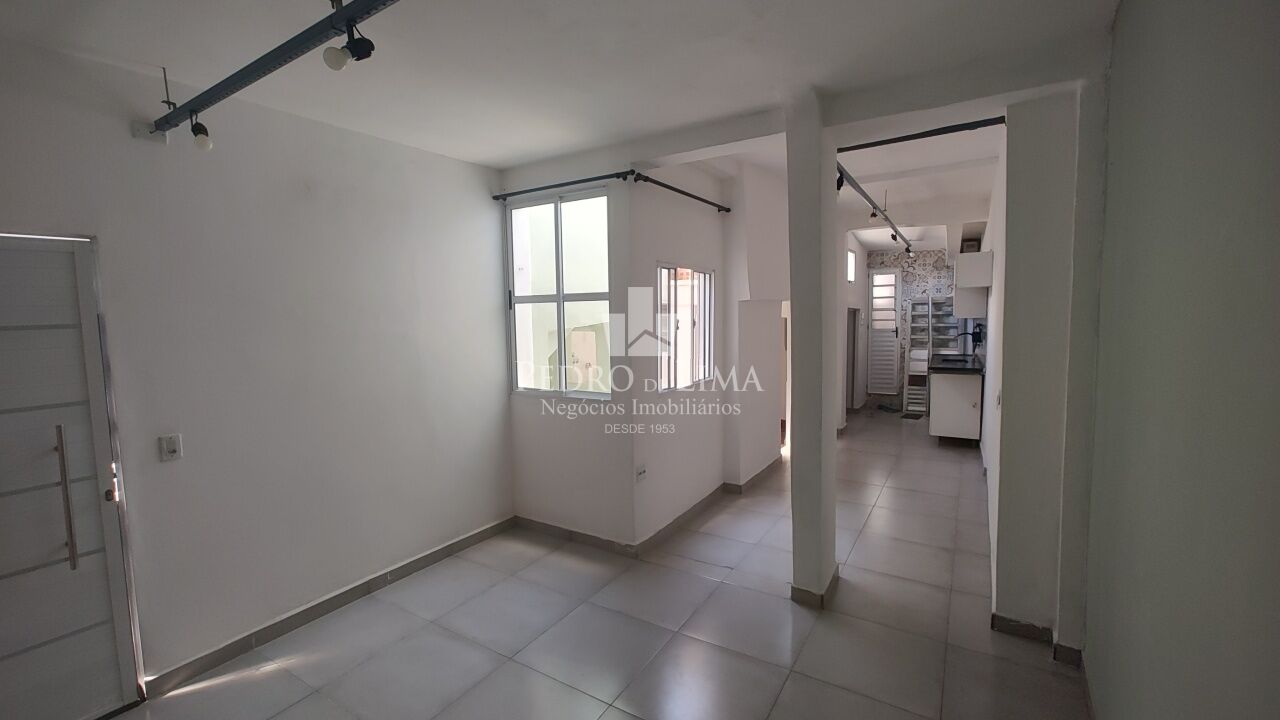 Casa fundos, de 52 m², com 2 quartos próximo ao Metrô Penha.