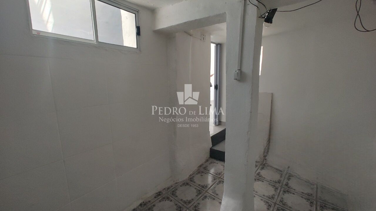 Casa fundos, de 52 m², com 2 quartos próximo ao Metrô Penha.