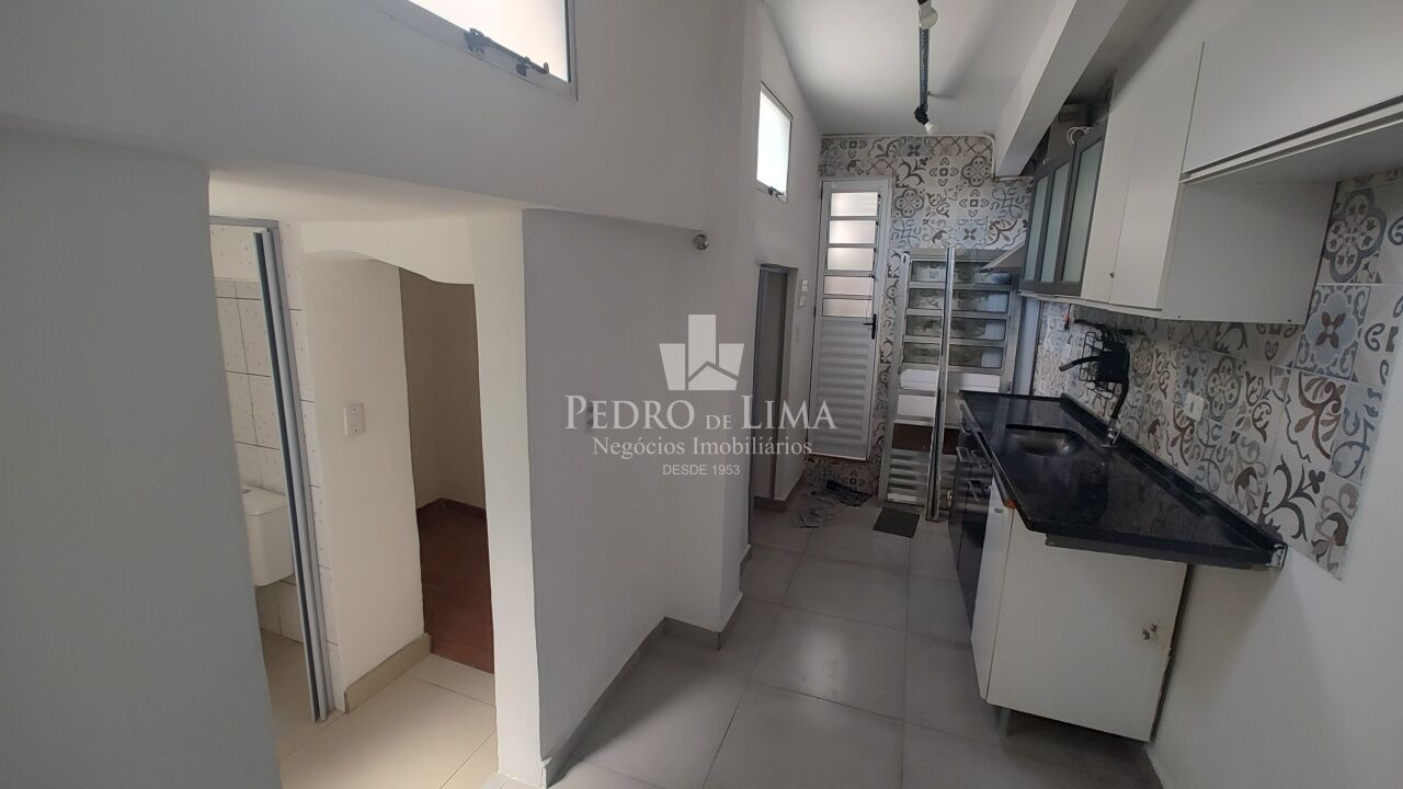 Casa fundos, de 52 m², com 2 quartos próximo ao Metrô Penha.