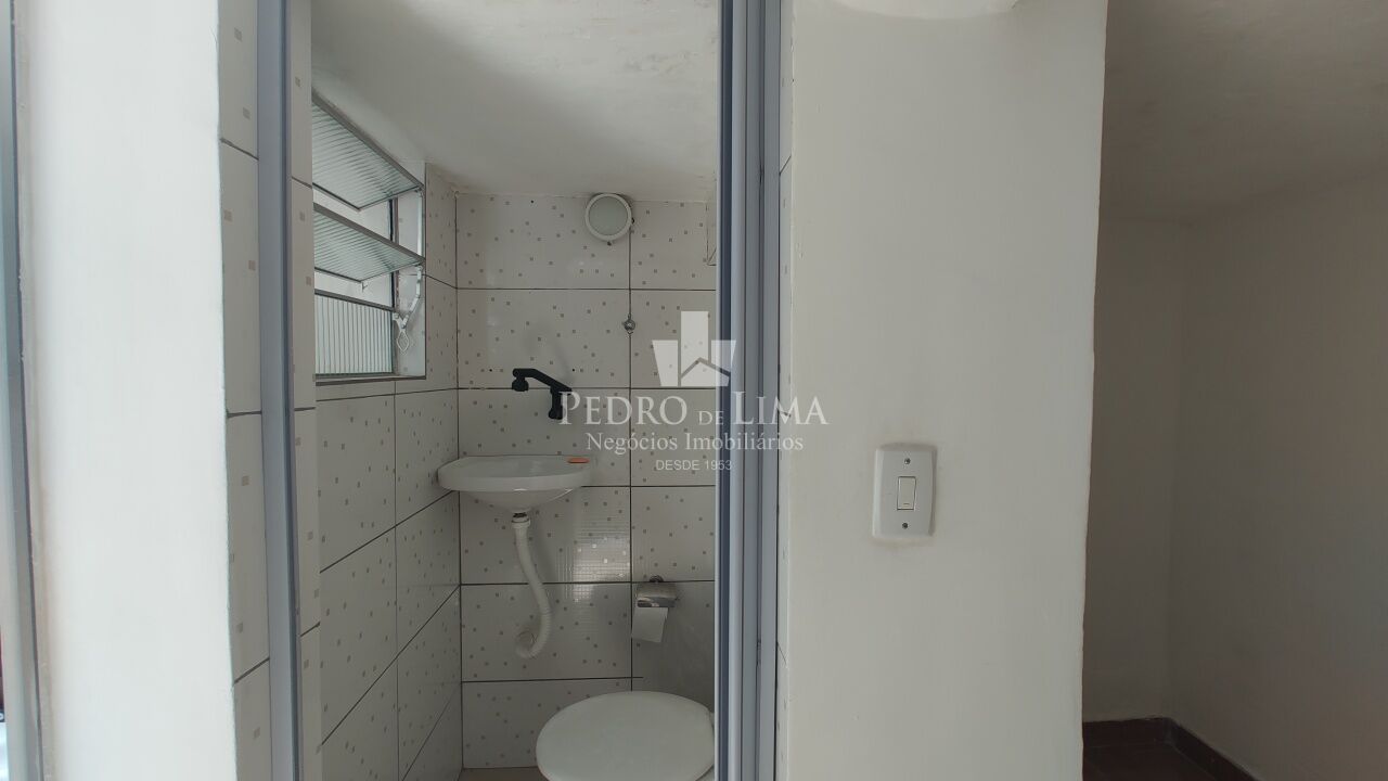 Casa fundos, de 52 m², com 2 quartos próximo ao Metrô Penha.
