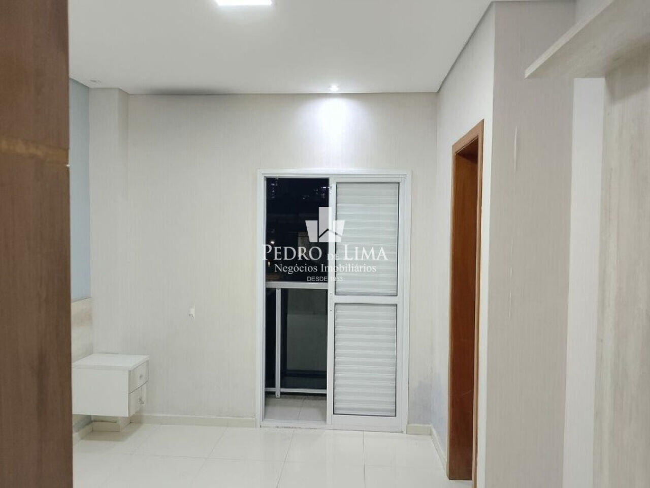 Condominio fechado  2 suites e  vaga coberta na Penha