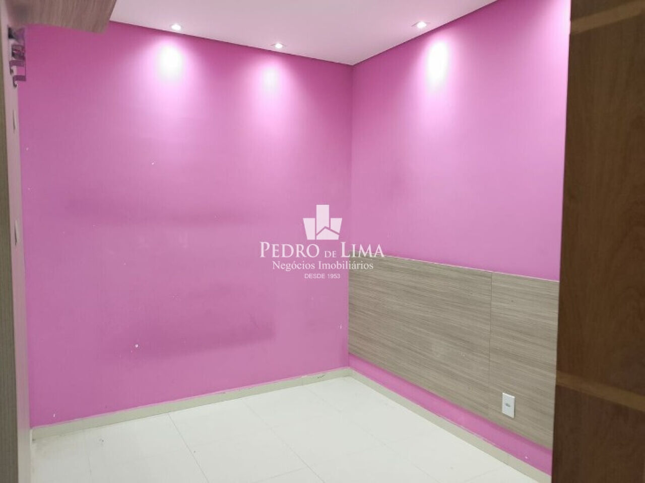 Condominio fechado  2 suites e  vaga coberta na Penha