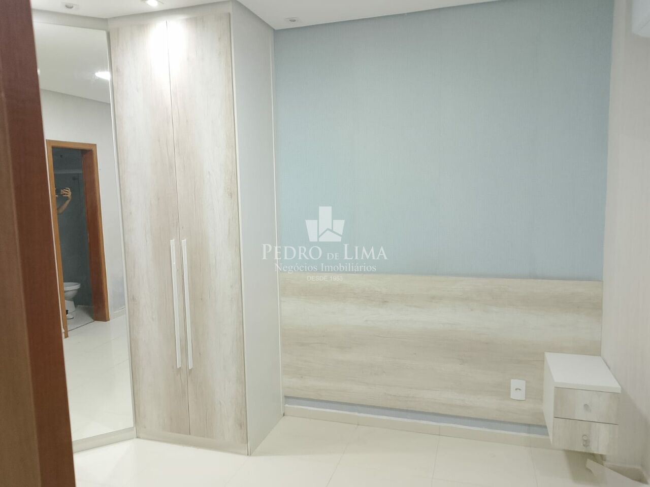 Condominio fechado  2 suites e  vaga coberta na Penha