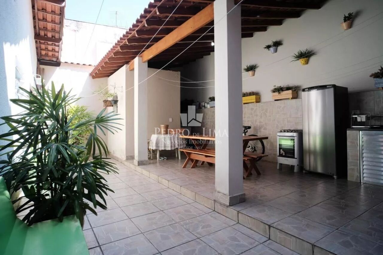 Casa Térrea terreno 10x31 sendo 3 dormitórios, 1 suíte e 3 vagas no Arthur Alvim