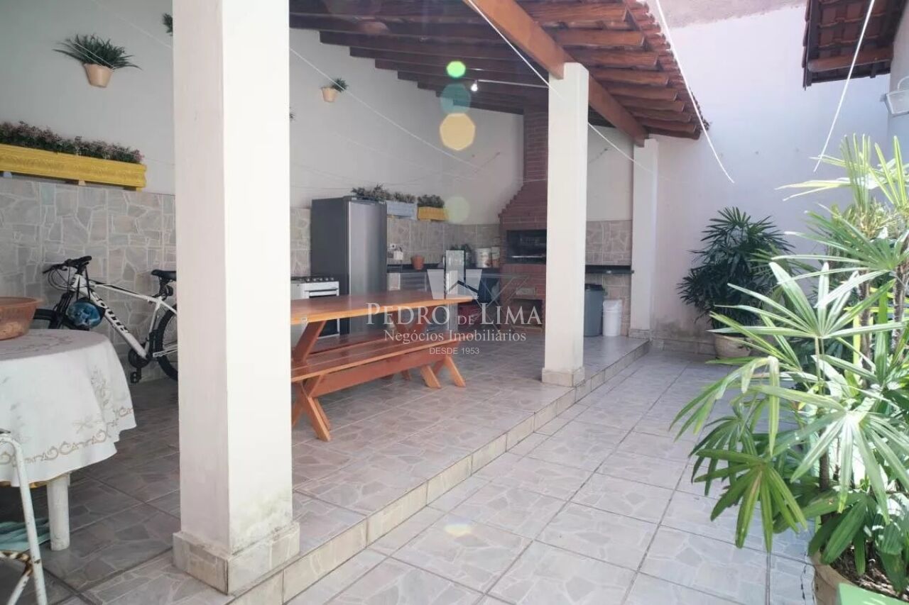 Casa Térrea terreno 10x31 sendo 3 dormitórios, 1 suíte e 3 vagas no Arthur Alvim