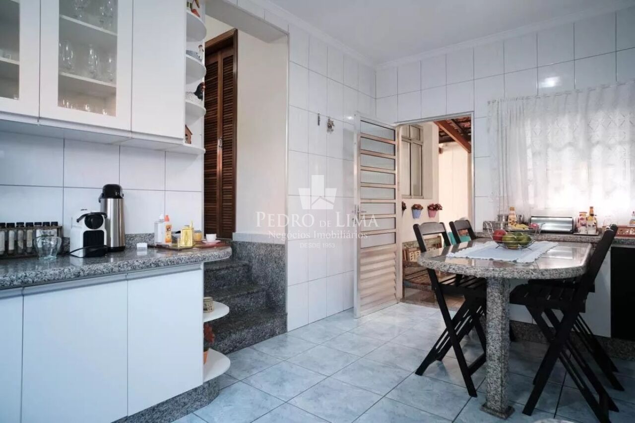 Casa Térrea terreno 10x31 sendo 3 dormitórios, 1 suíte e 3 vagas no Arthur Alvim