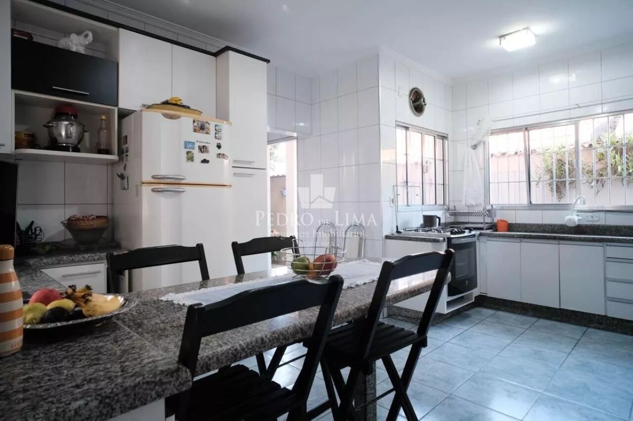 Casa Térrea terreno 10x31 sendo 3 dormitórios, 1 suíte e 3 vagas no Arthur Alvim