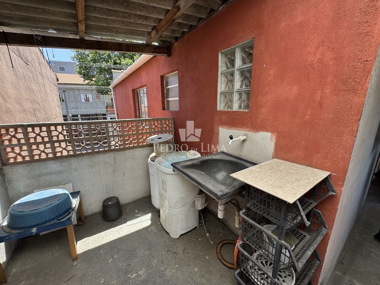 Casa assobradada, com 3 quartos, 1 vaga, não aceita financiamento, no Jardim Nordeste - Arthur Alvim