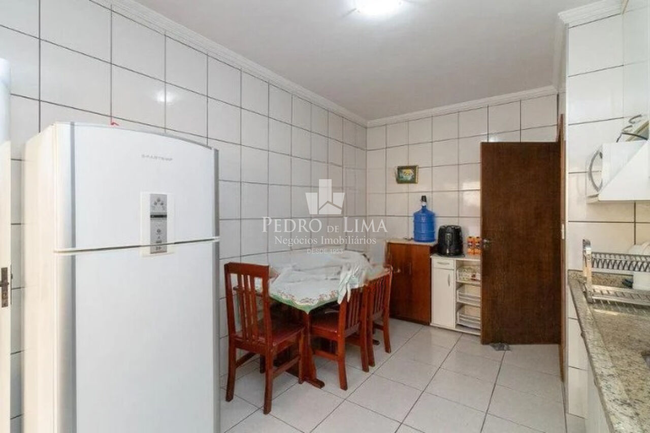 Sobrado frontal com vaga lateral e cobertas no Arthur Alvim