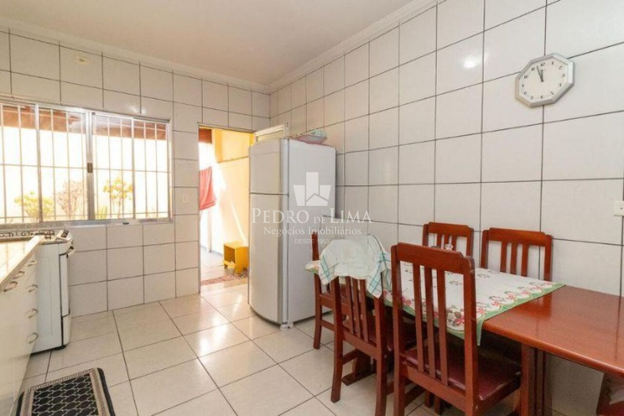 Sobrado frontal com vaga lateral e cobertas no Arthur Alvim