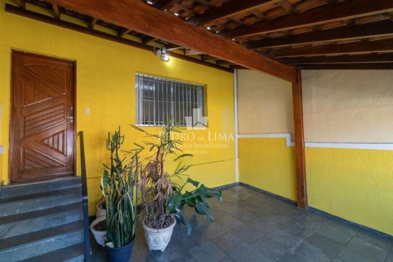 Sobrado frontal com vaga lateral e cobertas no Arthur Alvim