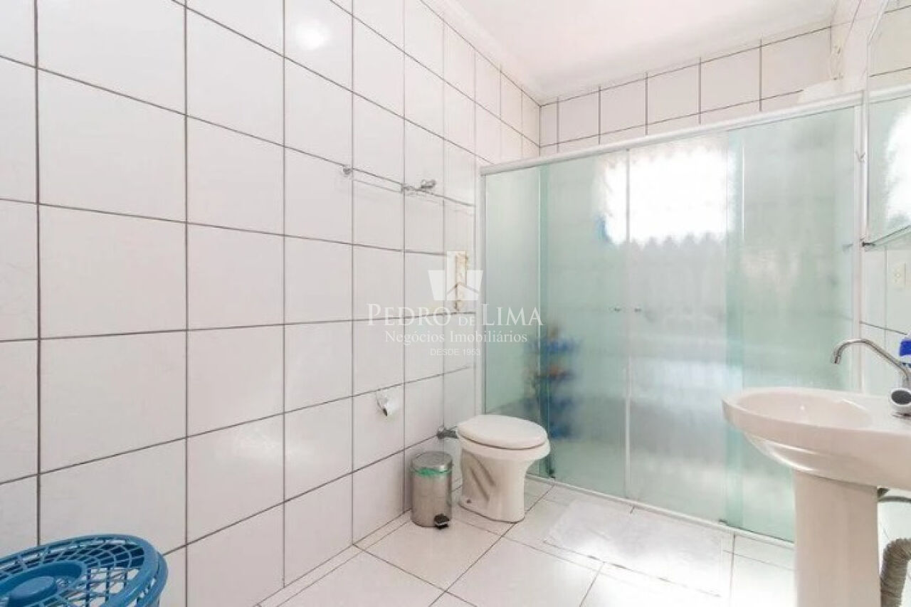 Sobrado frontal com vaga lateral e cobertas no Arthur Alvim