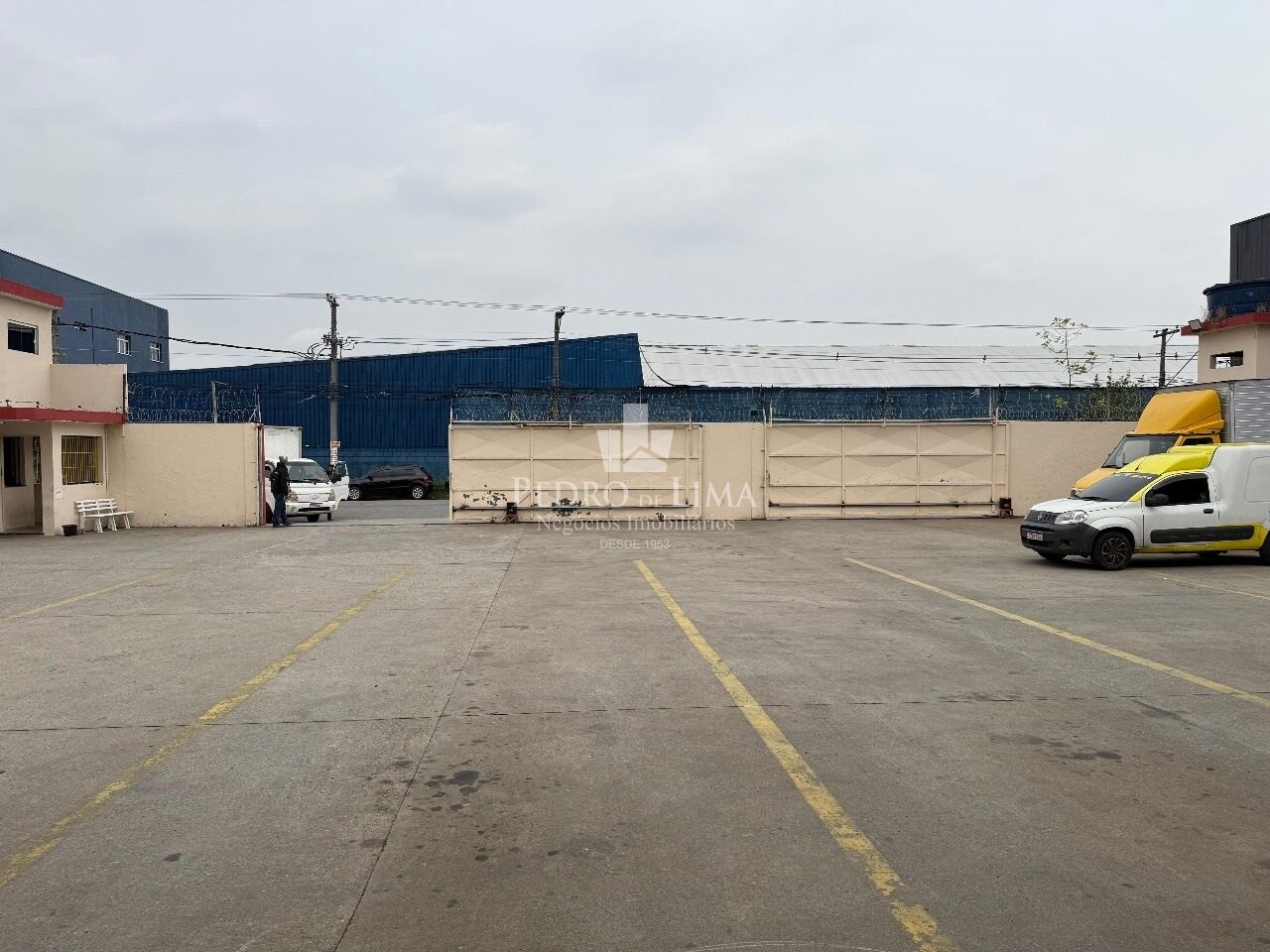 imagem do imovel Galpão em Guarulhos com 2975m² com pátio de 1558m², Pé direito 8m², ZPE-I , Vários segmentos ref: PE44165