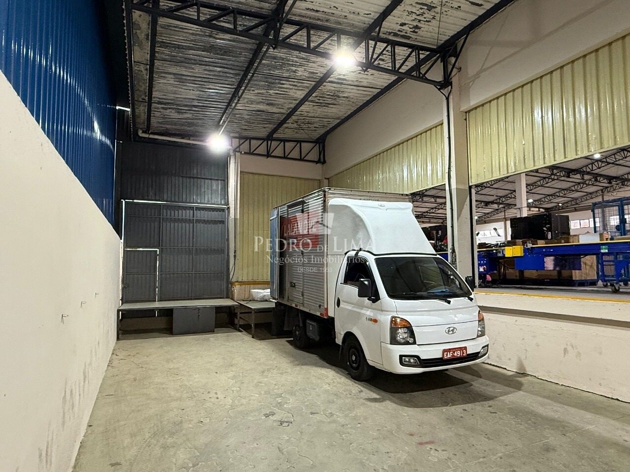 Galpão em Guarulhos com 2975m² com pátio de 1558m², Pé direito 8m², ZPE-I , Vários segmentos