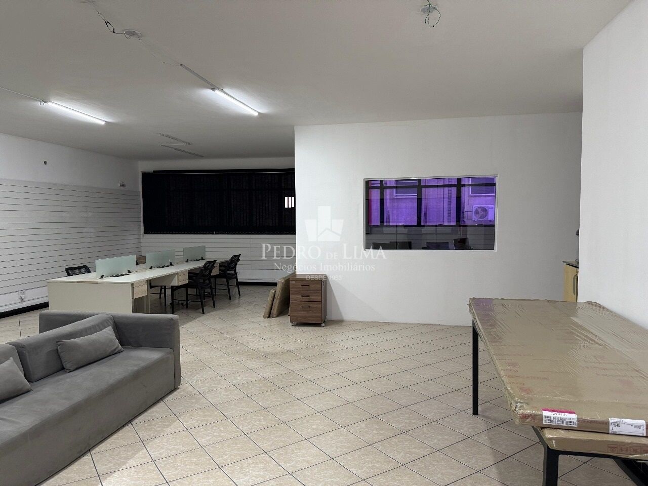 Galpão em Guarulhos com 2975m² com pátio de 1558m², Pé direito 8m², ZPE-I , Vários segmentos