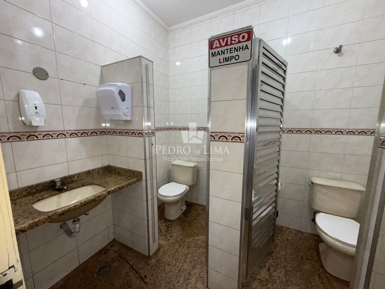 Galpão em Guarulhos com 2975m² com pátio de 1558m², Pé direito 8m², ZPE-I , Vários segmentos