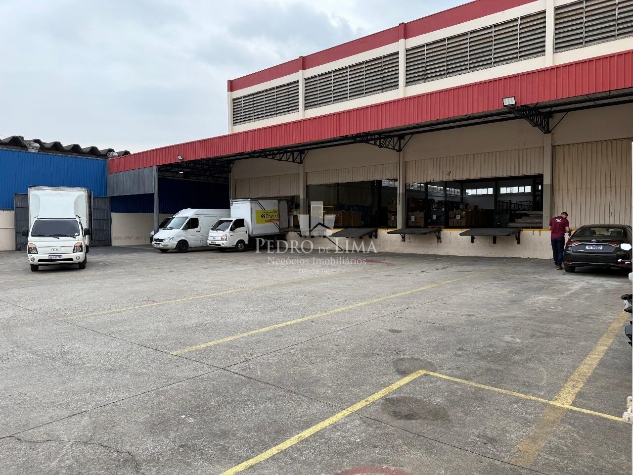 imagem do imovel Galpão em Guarulhos com 2975m² com pátio de 1558m², Pé direito 8m², ZPE-I , Vários segmentos ref: PE44165