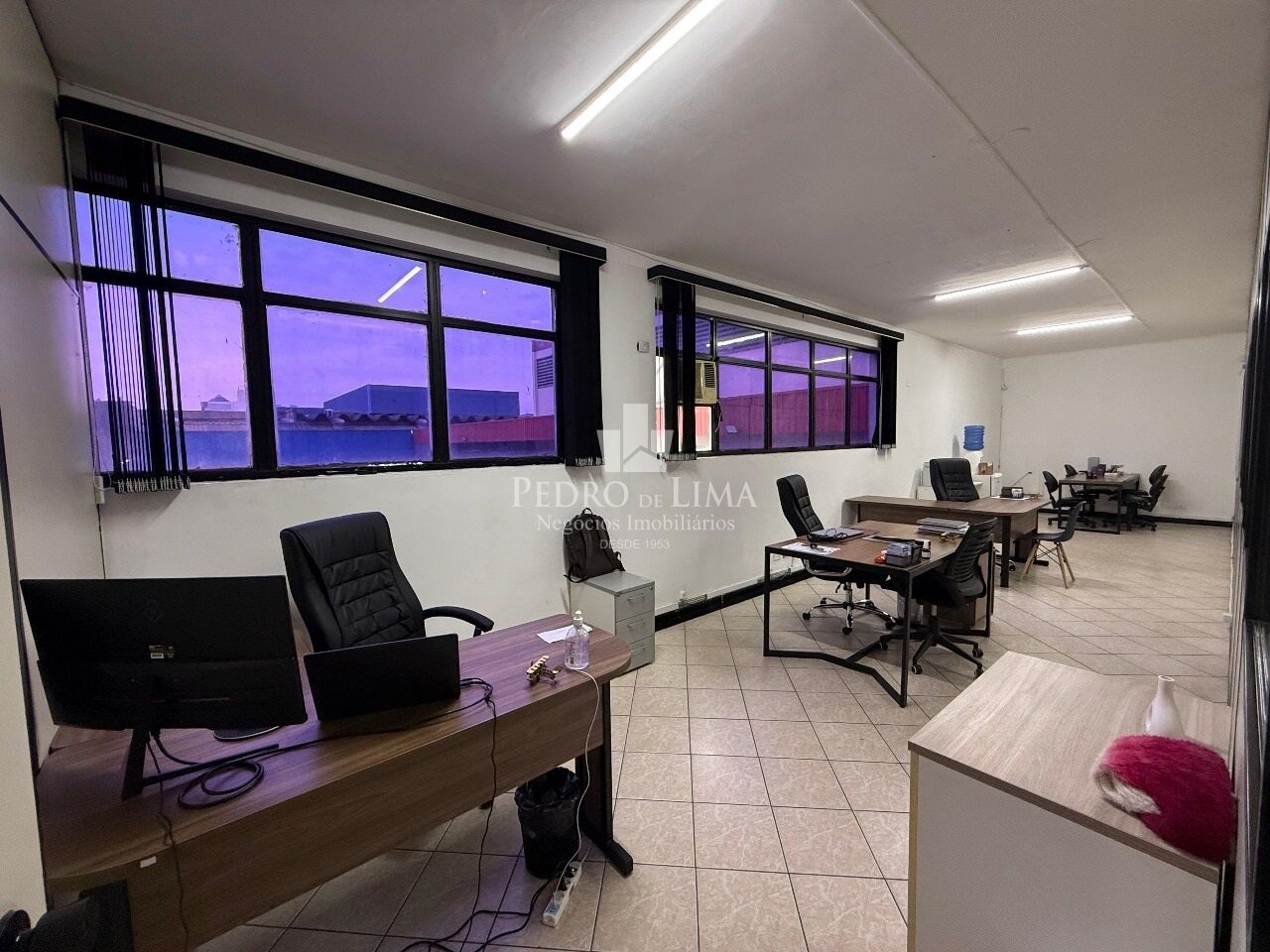 Galpão em Guarulhos com 2975m² com pátio de 1558m², Pé direito 8m², ZPE-I , Vários segmentos