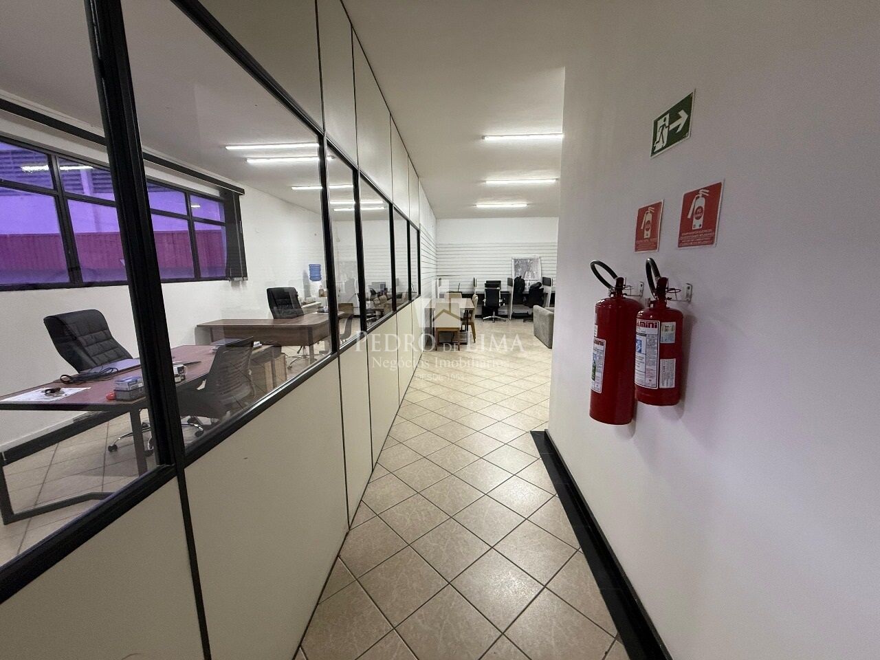 Galpão em Guarulhos com 2975m² com pátio de 1558m², Pé direito 8m², ZPE-I , Vários segmentos