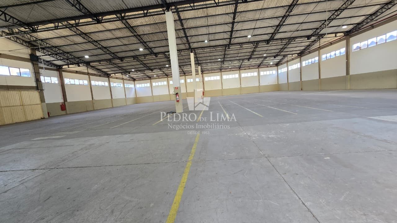 Galpão em Guarulhos com 2975m² com pátio de 1558m², Pé direito 8m², ZPE-I , Vários segmentos
