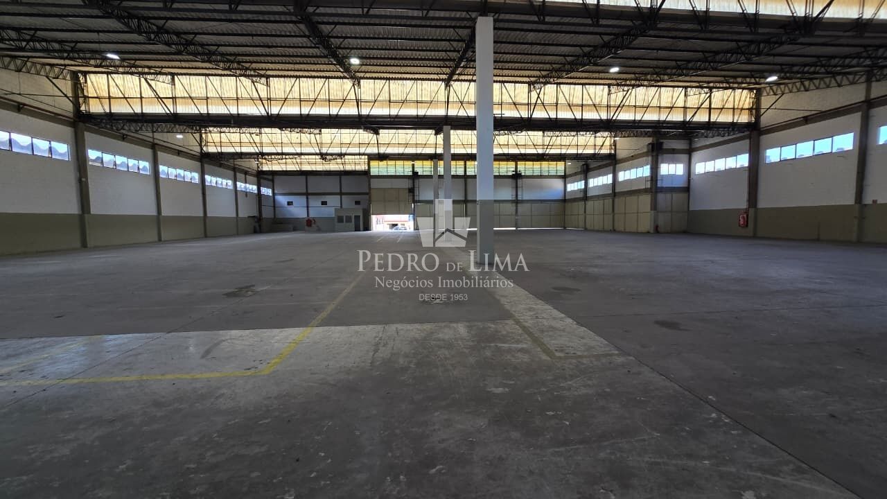 Galpão em Guarulhos com 2975m² com pátio de 1558m², Pé direito 8m², ZPE-I , Vários segmentos
