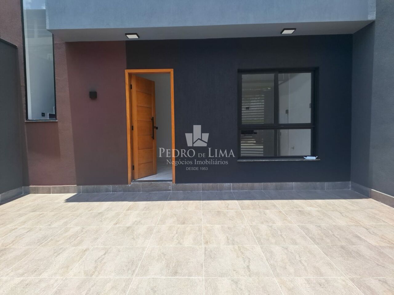 Sobrado frontal no Jardim Coimbra - Artur Alvim conta com duas suítes.