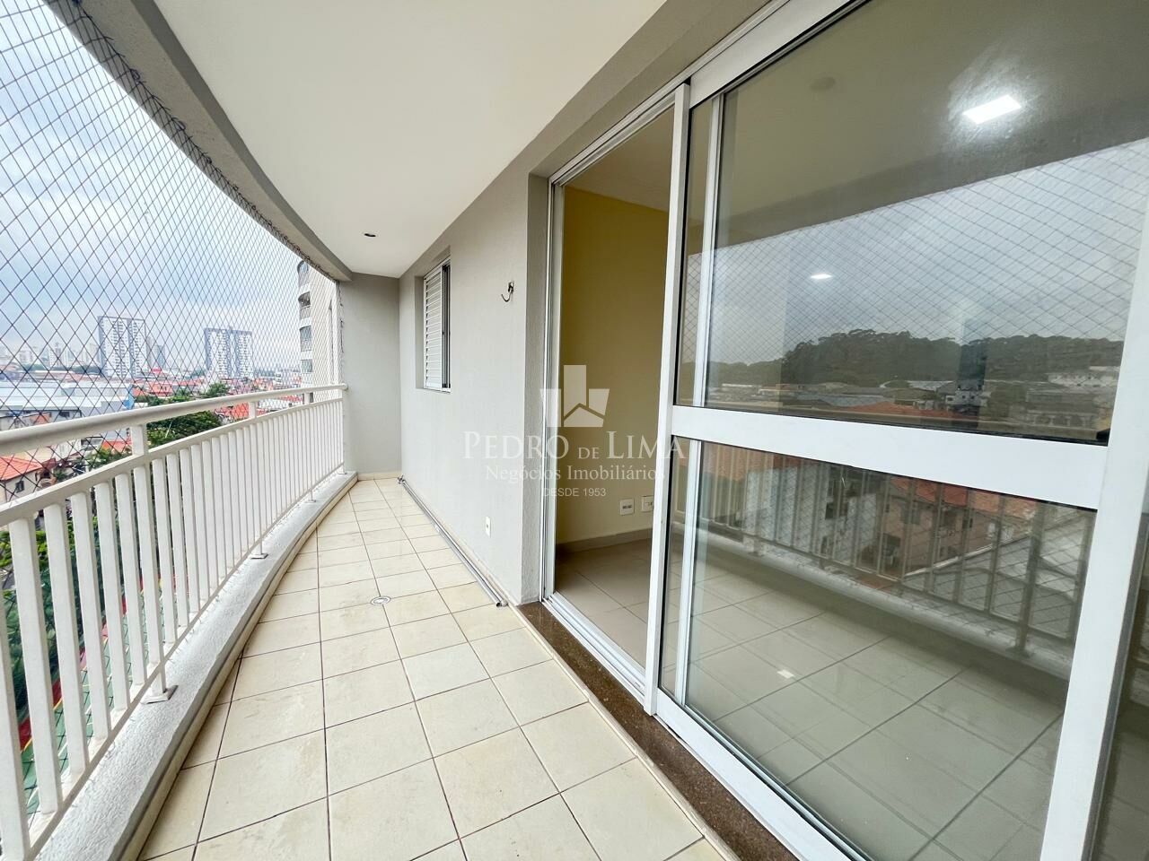 Apartamento de 3 Dormitórios com Vaga no bairro Carrão