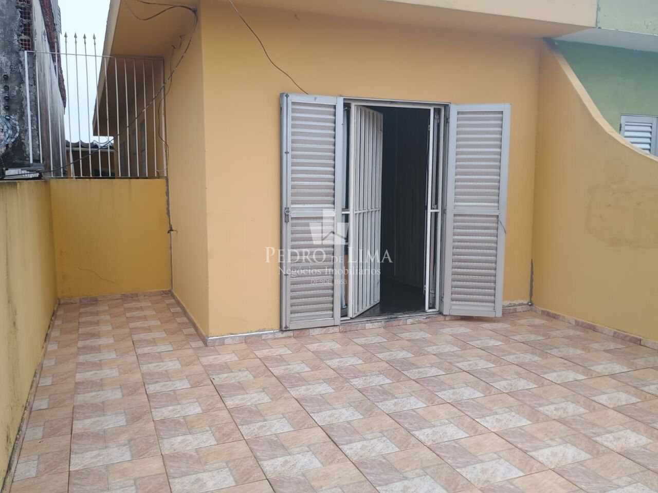 Sobrado frontal  proximo ao Terminal AE Carvalho , 3  quartos sendo 1 suite e 2 vagas na Vila Jacui