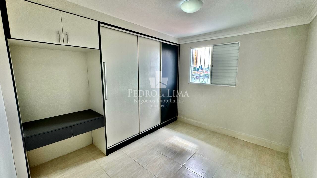Sobrado frontal com 3 quartos sendo 1 suíte e 4 vagas de garagem na Vila Ré
