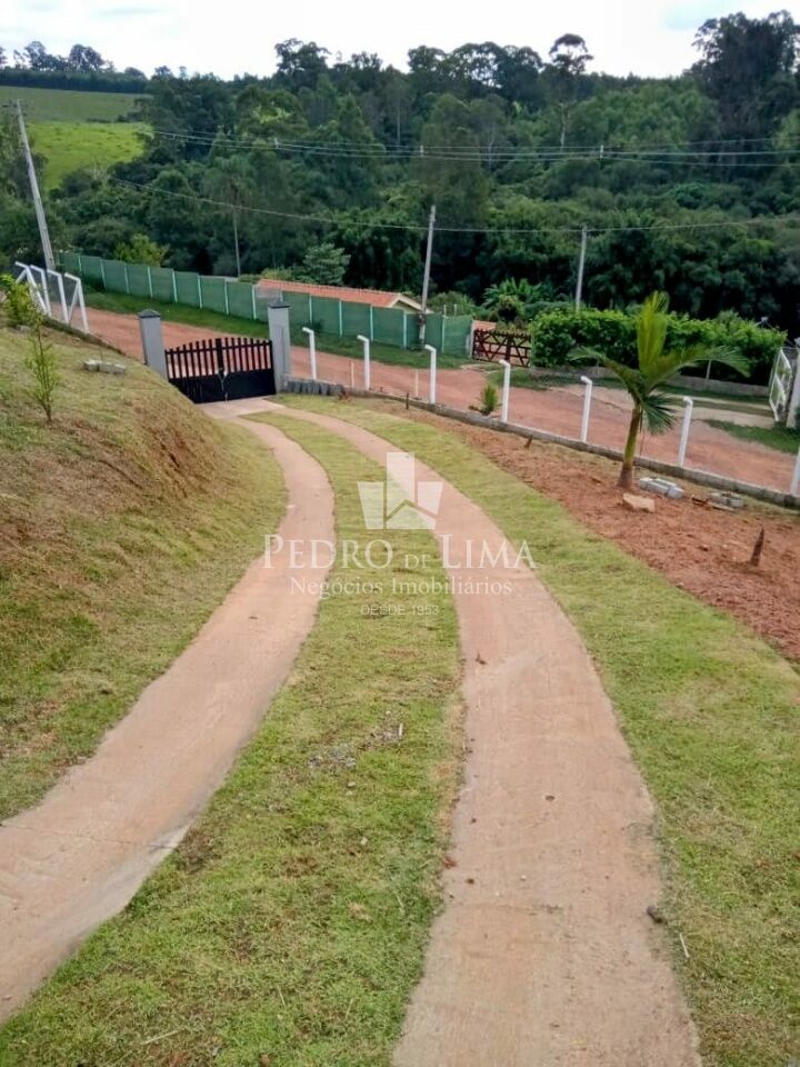 Chacará em condominio em Pedra Bela (SP) toda estruturada e mobiliada porteira fechada 2,236 m²