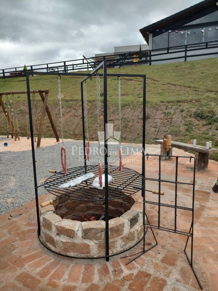 Chacará em condominio em Pedra Bela (SP) toda estruturada e mobiliada porteira fechada 2,236 m²