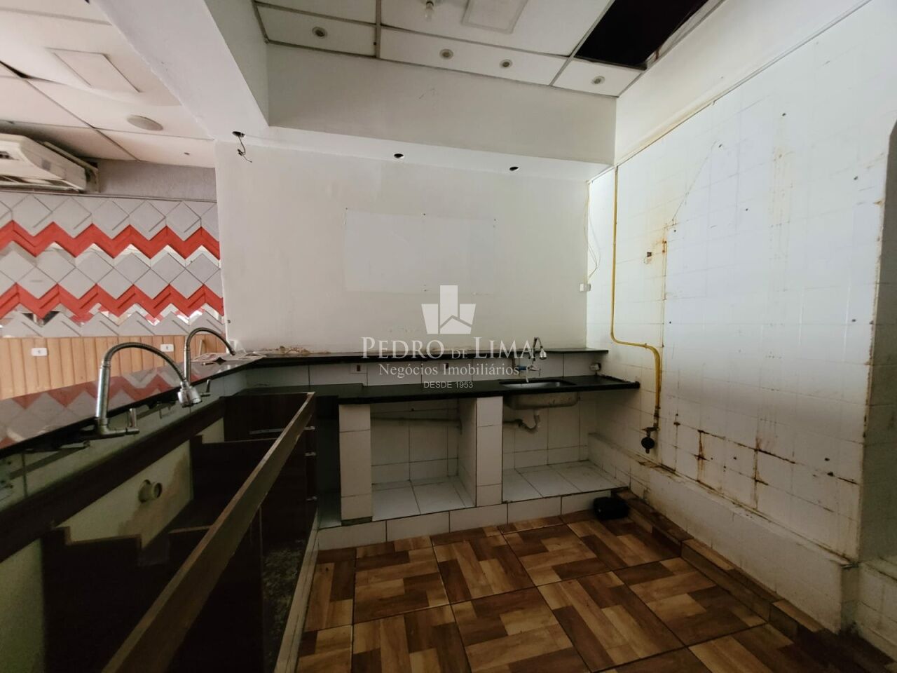Salão 100 m² e 2 banheiros na Vila Marieta - Penha