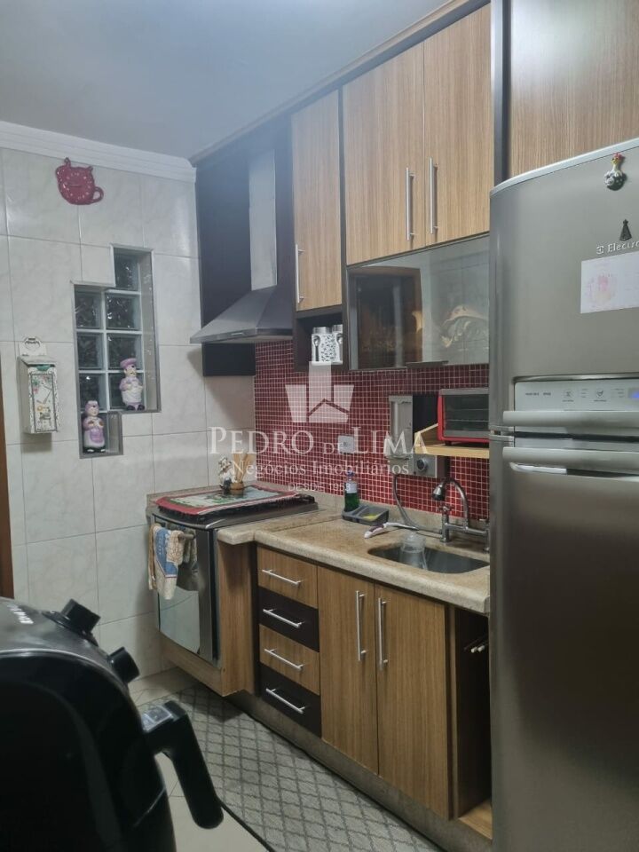 imagem do imovel Apartamento na Vila Matilde com 2 quartos, sala com sacada e uma vaga de garagem. ref: PE44412