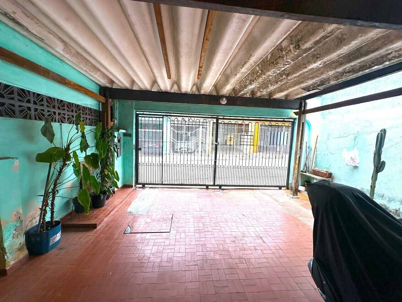 Casa térrea 2 dormitórios e 2 vagas na Ponte Rasa