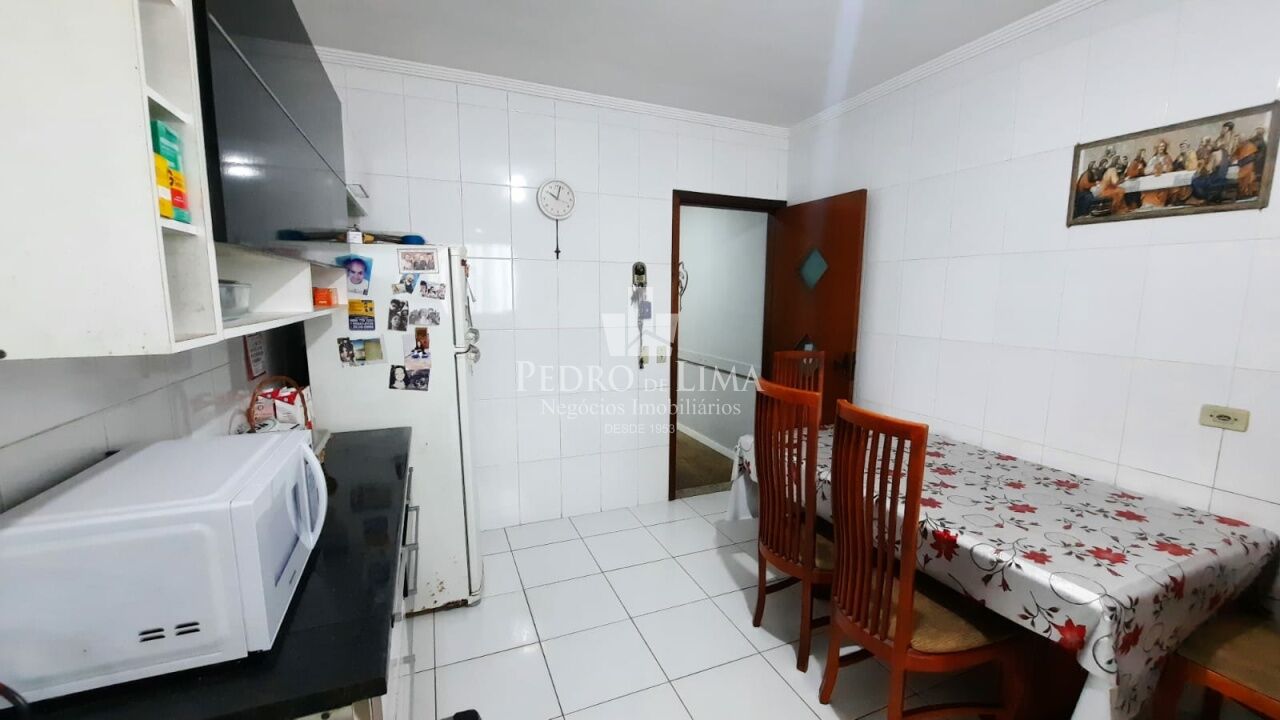 Sobrado frontal à venda, 3 suítes, 2 vagas e quintal na Ponte Rasa