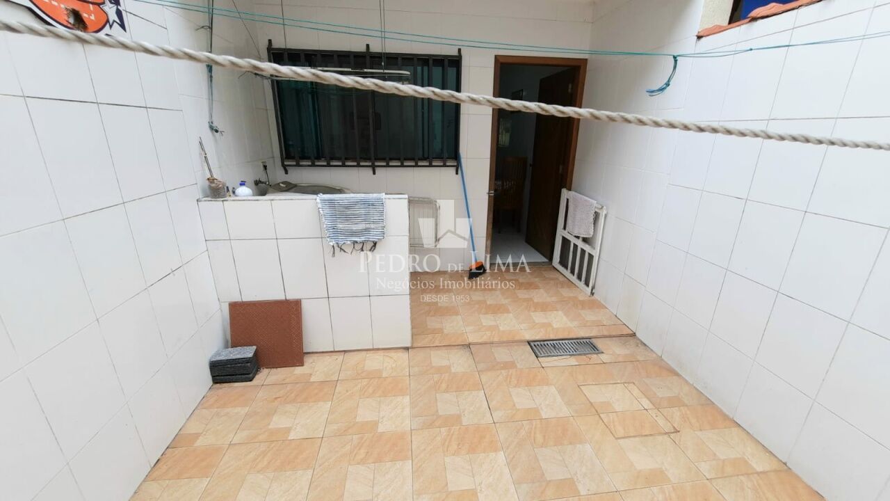 Sobrado frontal à venda, 3 suítes, 2 vagas e quintal na Ponte Rasa