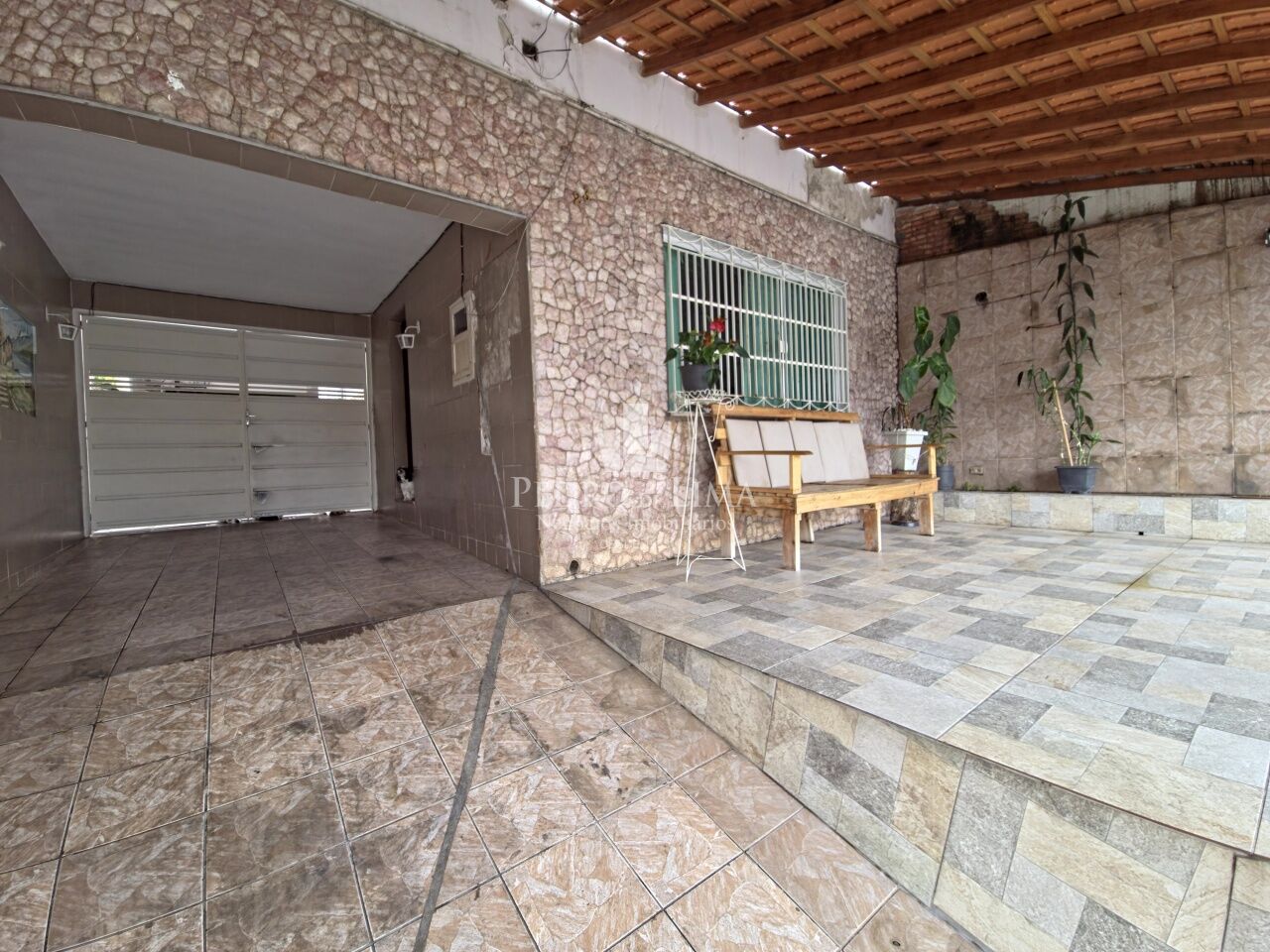 Sobrado com 4 dormitórios, 3 vagas e 160 m² na Penha.