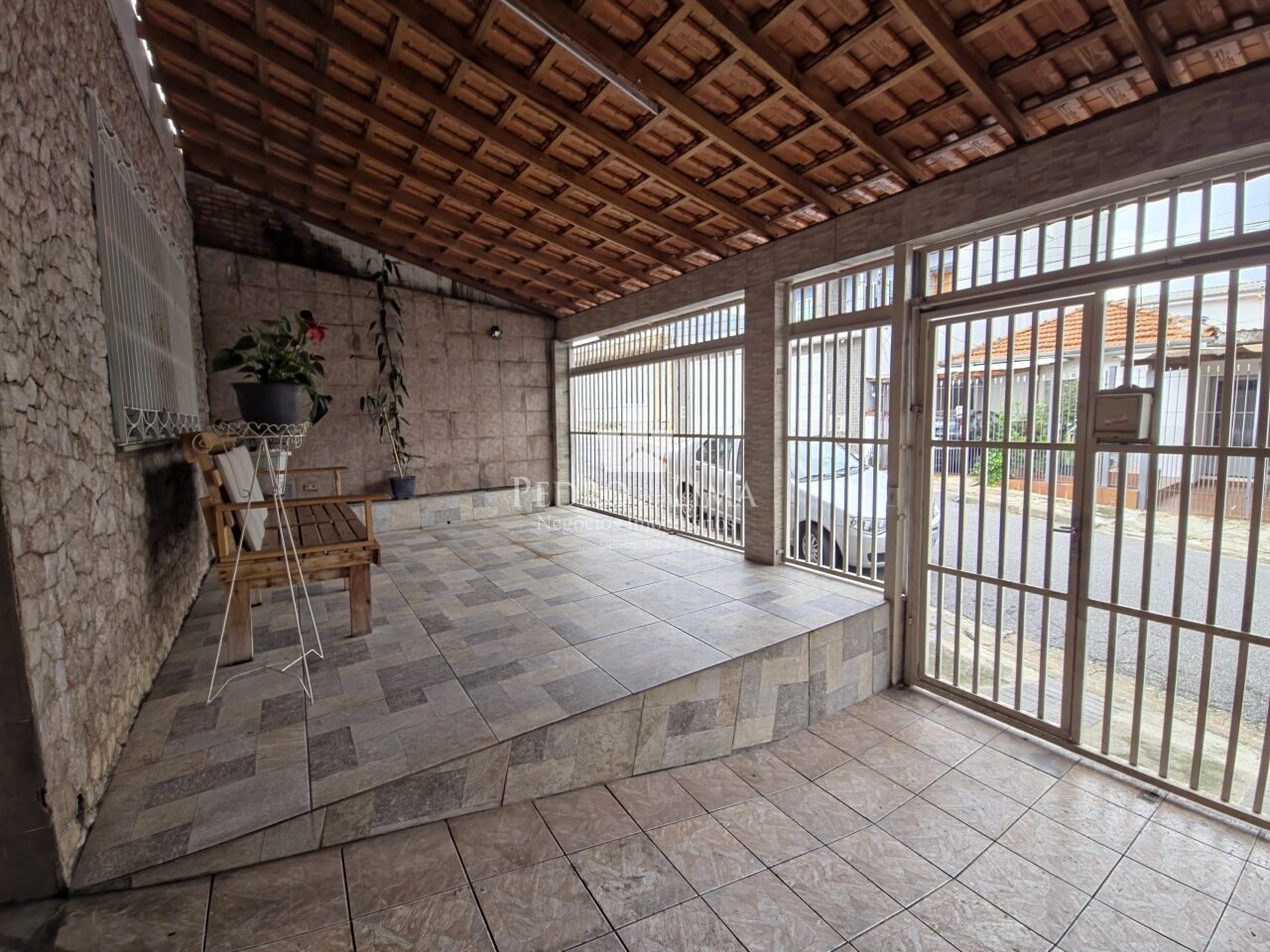 Sobrado com 4 dormitórios, 3 vagas e 160 m² na Penha.