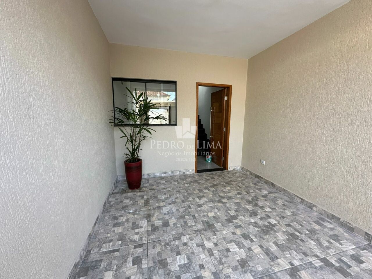 Sobrado frontal novo, 3 dormitórios sendo 1 suíte e 2 vagas na Vila Jacui