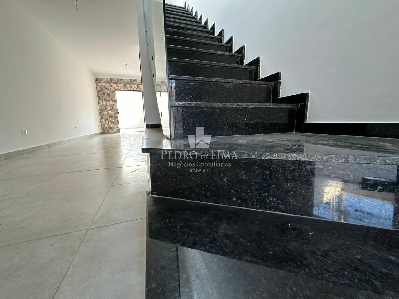 imagem do imovel Sobrado frontal novo, 3 dormitórios sendo 1 suíte e 2 vagas na Vila Jacui ref: PE44506