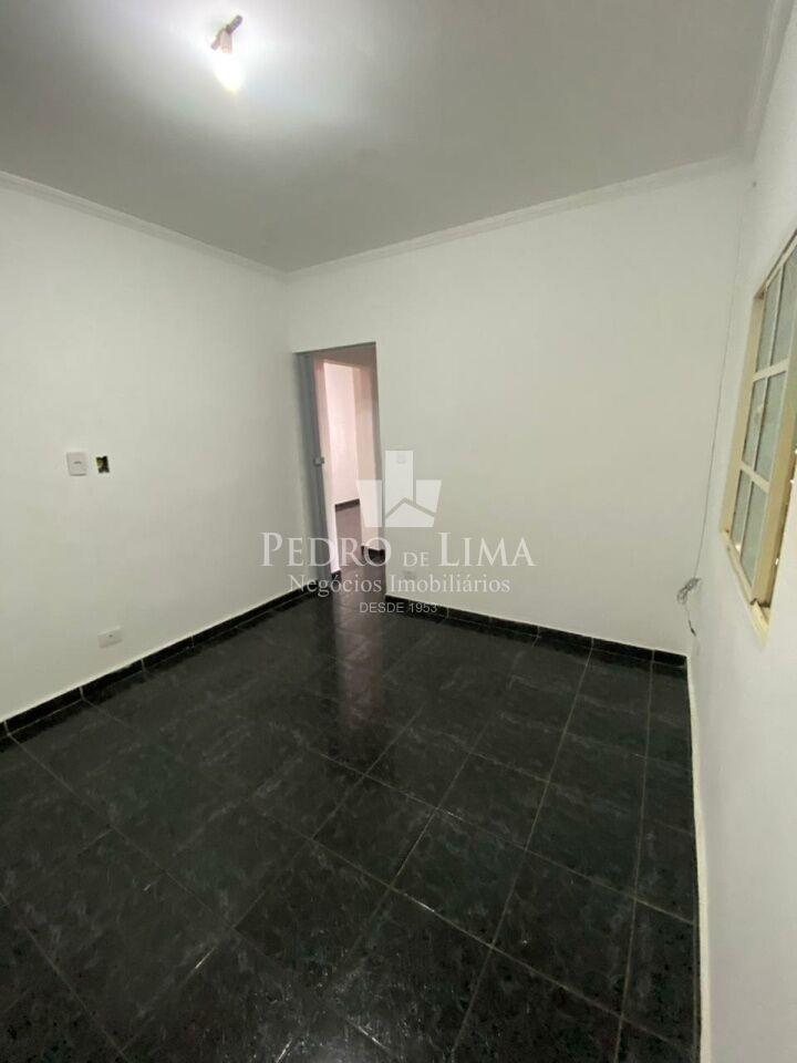 Casa térrea à venda, são 2 residencias no mesmo terreno, 3 quartos e 2 vagas na Ponte Rasa