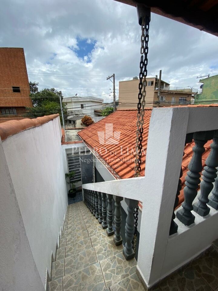 Casa térrea à venda, são 2 residencias no mesmo terreno, 3 quartos e 2 vagas na Ponte Rasa