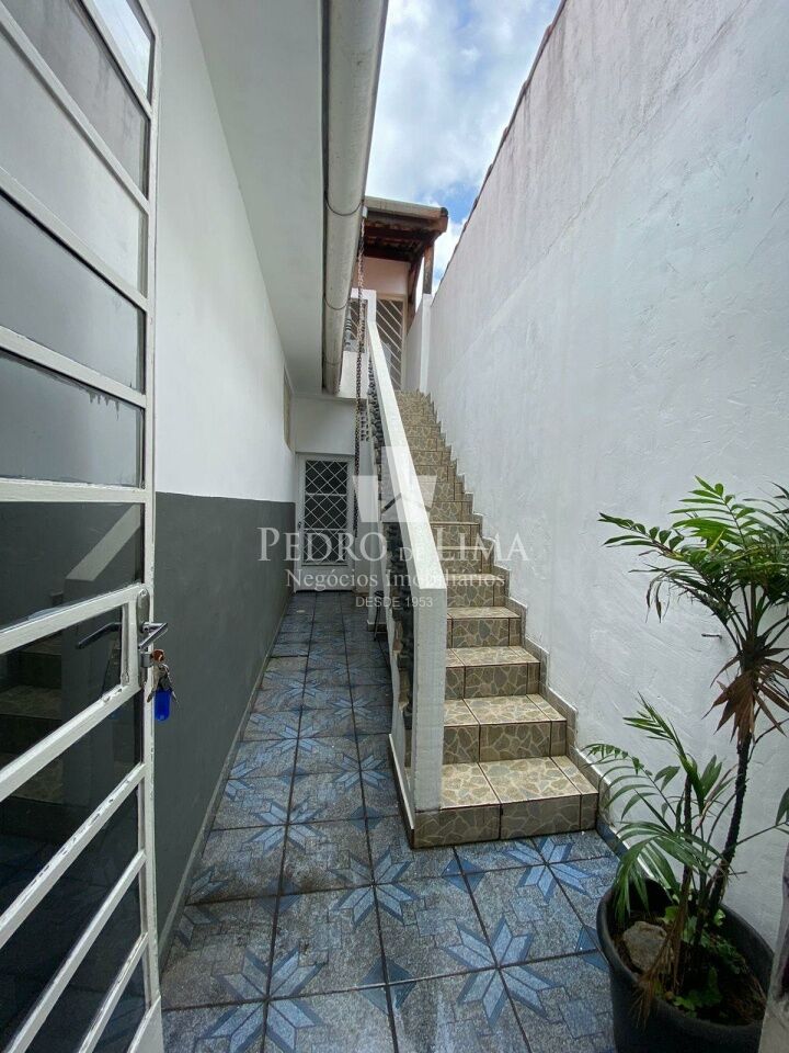 Casa térrea à venda, são 2 residencias no mesmo terreno, 3 quartos e 2 vagas na Ponte Rasa