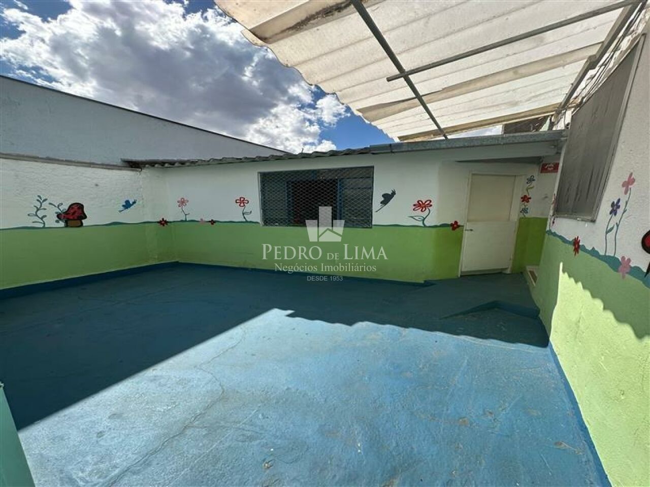 Casa comercial, 230 m² de área útil, 6 salas, 4 vagas e 3 banheiros na  Ponte Rasa
