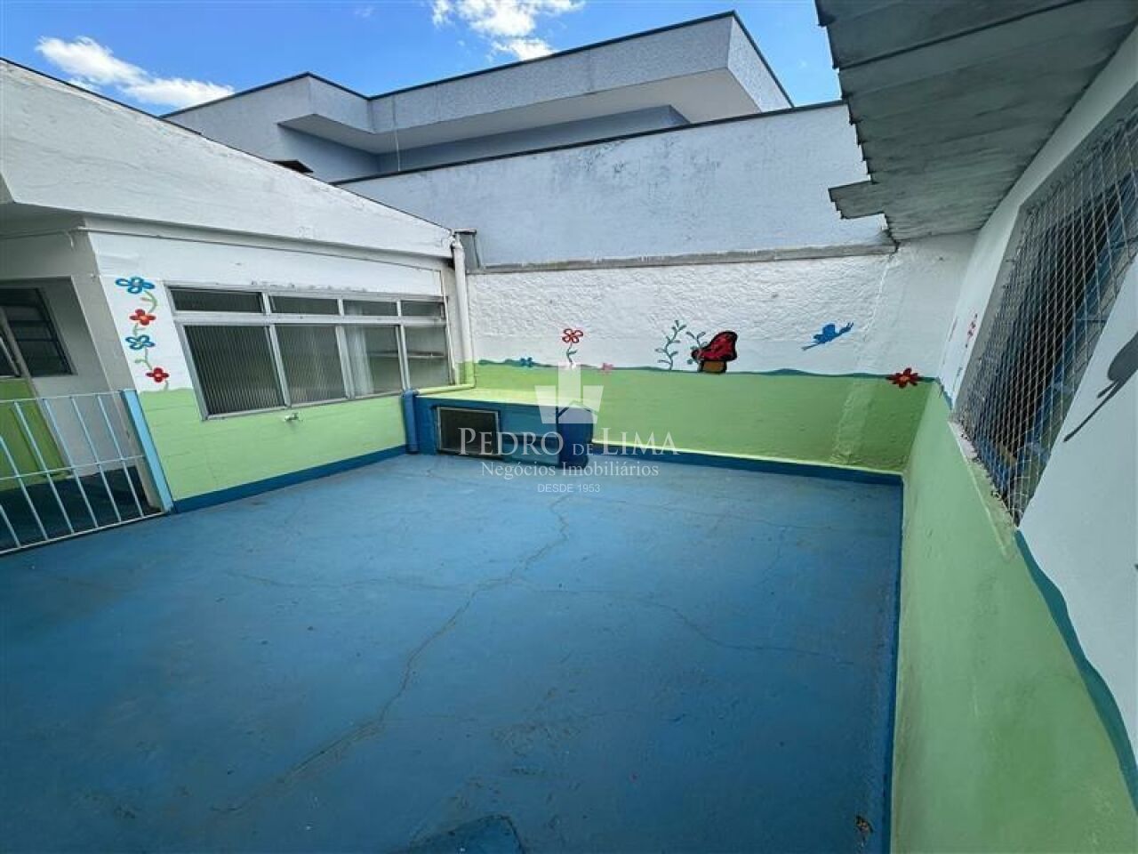 Casa comercial, 230 m² de área útil, 6 salas, 4 vagas e 3 banheiros na  Ponte Rasa